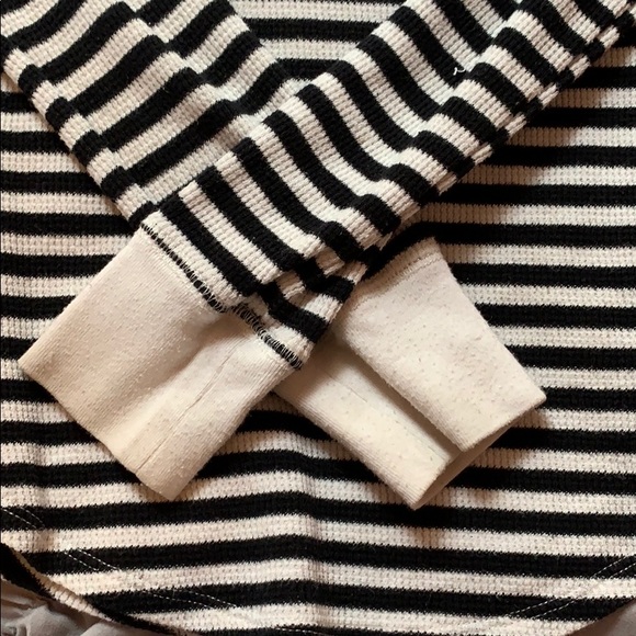 🚺Girl Old Navy thermal long sleeve. - Picture 3 of 5